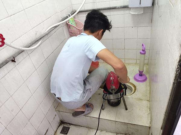西丰肥皂掉到马桶里把马桶堵住了怎么办？马桶堵住了怎么办