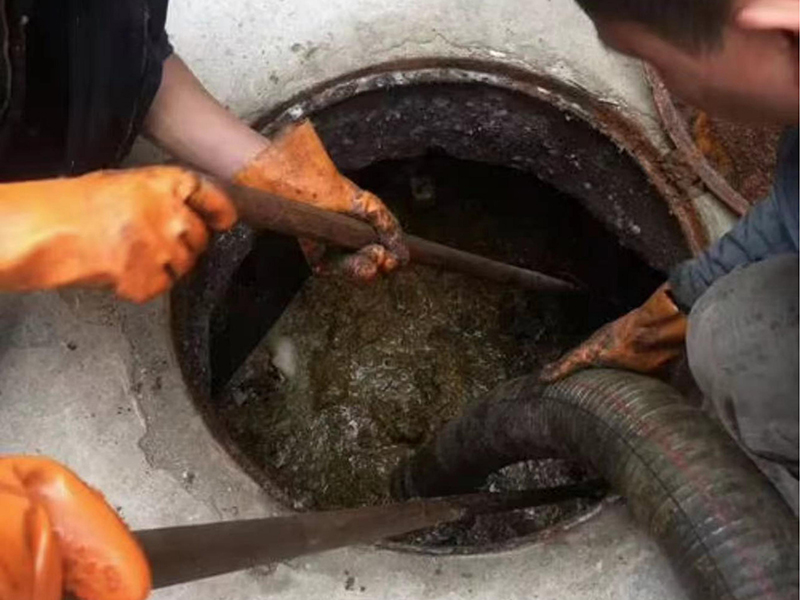 西丰清理化粪池时如何避免沼气的危害?